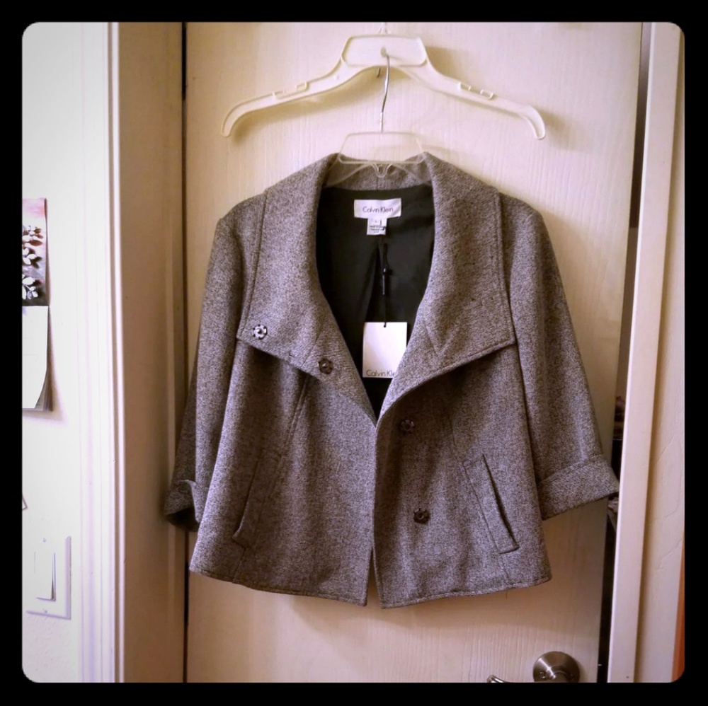 Calvin Klein shorty jacket size L.